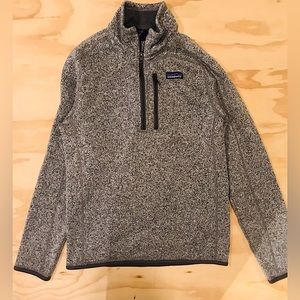 Men’s quarter zip Patagonia fleece in gray. Size small.